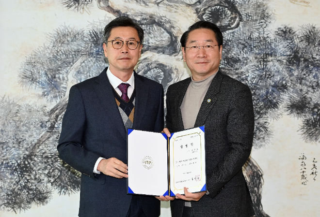 (왼쪽부터) 인천테크노파크 이주호 사장, 유정복 인천시장. 사진=인천테크노파크