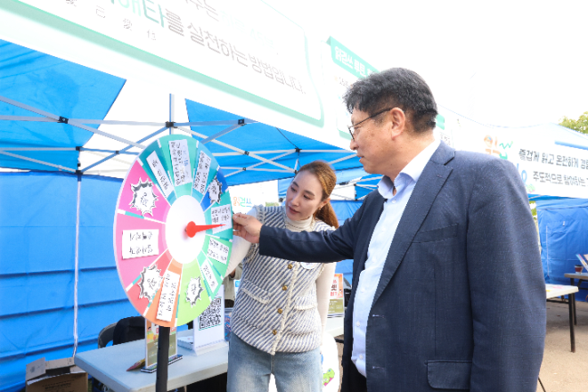 ‘2025 송도 굿마켓’에서 ‘읽걷쓰’ 부스 운영 모습 / 인천시교육청