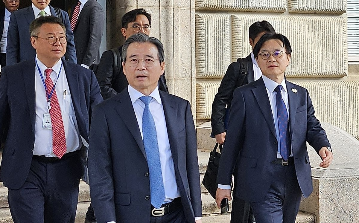 러트닉 만나고 나오는 한국 측 협상단(사진=연합뉴스)