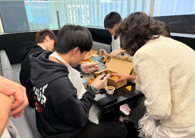 교촌에프앤비, 이주배경 청소년 대상 기업탐방 프로그램 진행