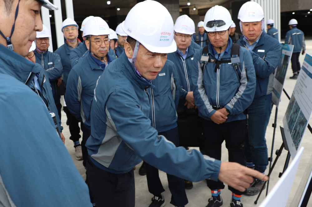 포스코이앤씨(사장 송치영)가 지난 23일 중대재해가 발생한 대구 현장을 직접 방문해 네 번째 ‘현장 전사경영회의’를 진행했다.(사진=포스코이앤씨)