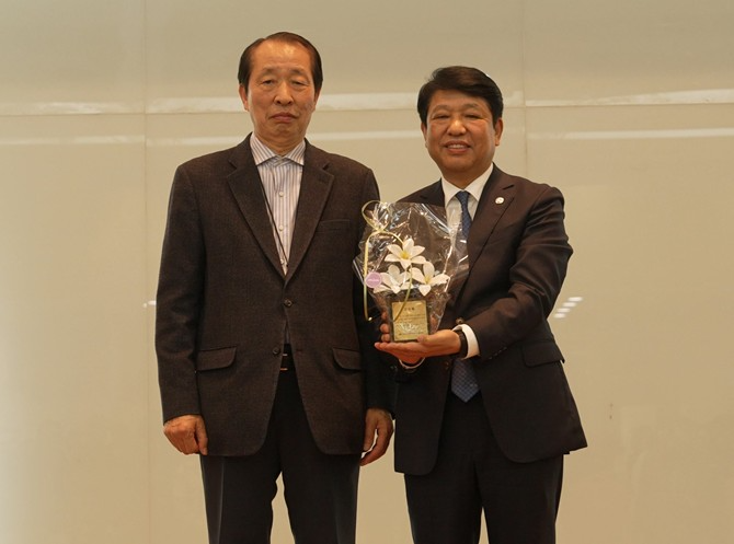 사진=(오른쪽)천범룡 관악구시설관리공단 이사장