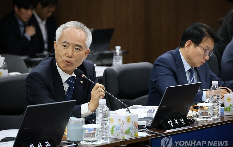 양부남 (왼쪽) 국회의원 (사진=연합뉴스)