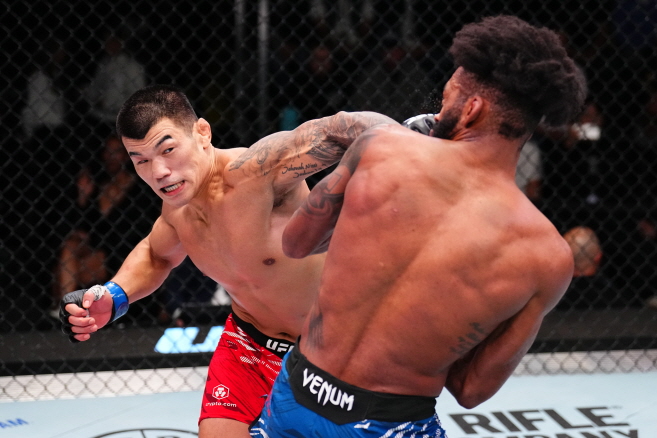 고석현 vs 필 로 경기 전경.(사진=한국 미디어 커뮤니케이션)