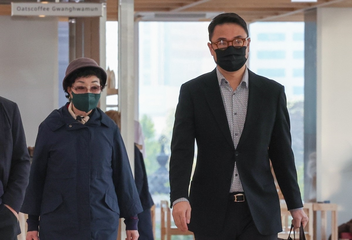 특검 출석하는 최은순·김진우씨(사진=연합뉴스)