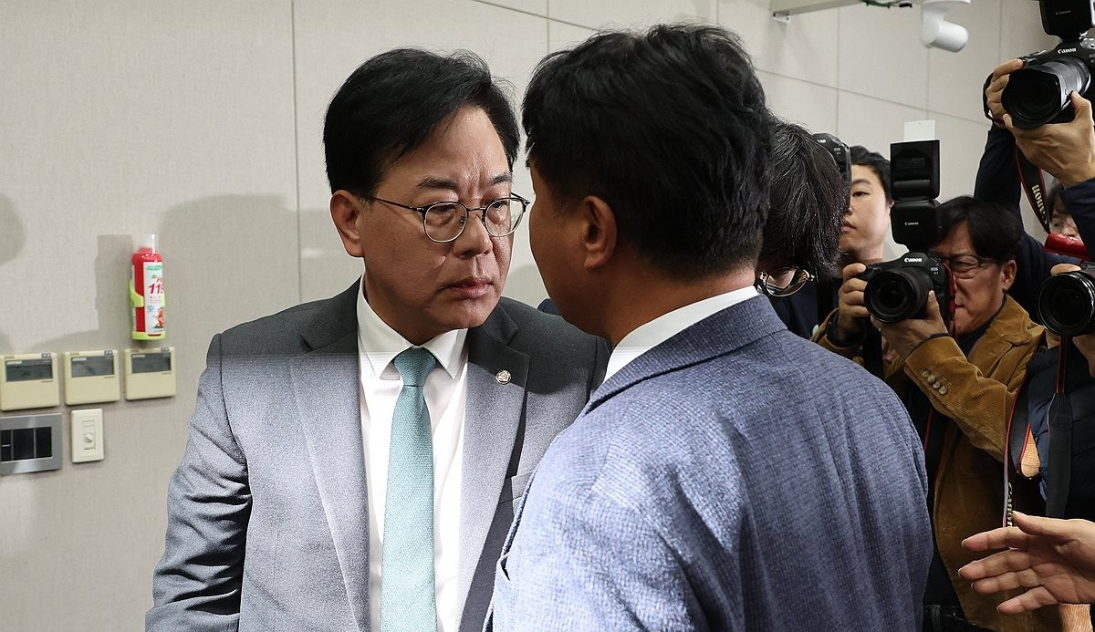 운영위 국감서 대치하는 여야 의원들(사진=연합뉴스)