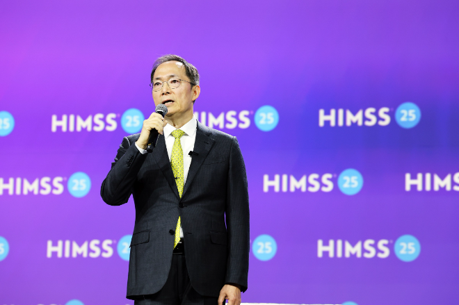박승우 삼성서울병원 원장이 지난 3월 열린 HIMSS 2025에서 ‘미래 의료의 방향’을 주제로 기조연설을 하고 있다. 사진=삼성서울병원