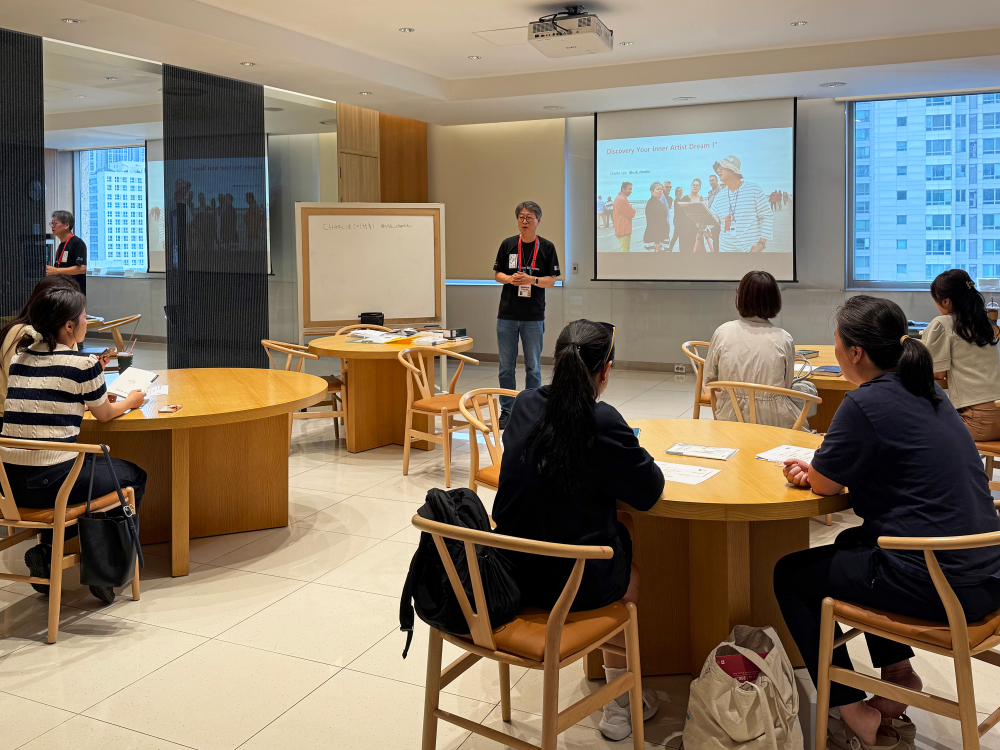 현대백화점 문화콘텐츠 강의 모습.(사진=현대건설)