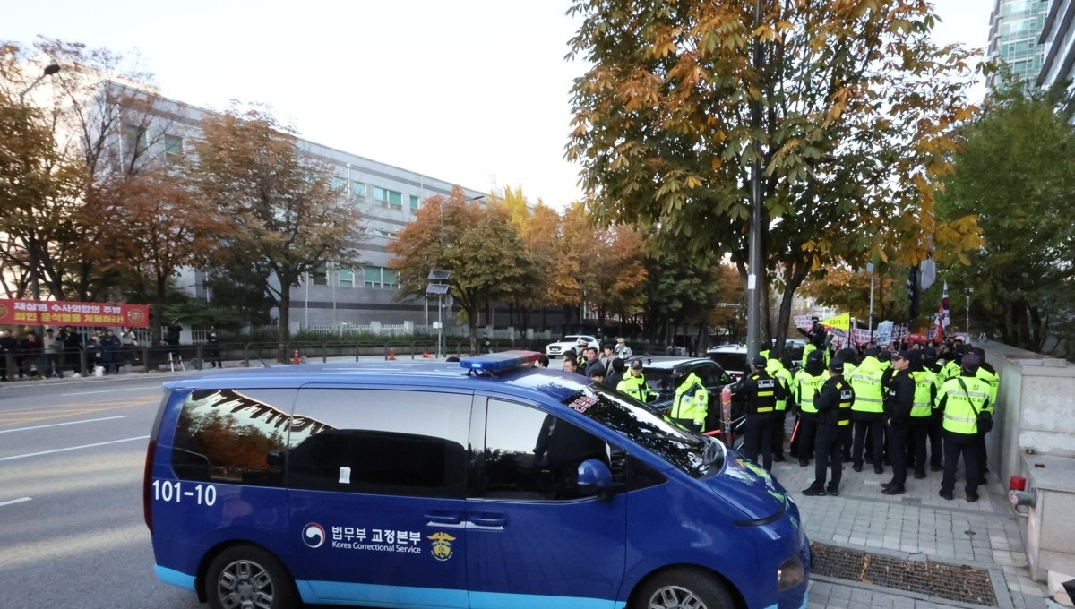 해병특검 들어서는 호송차(사진=연합뉴스)