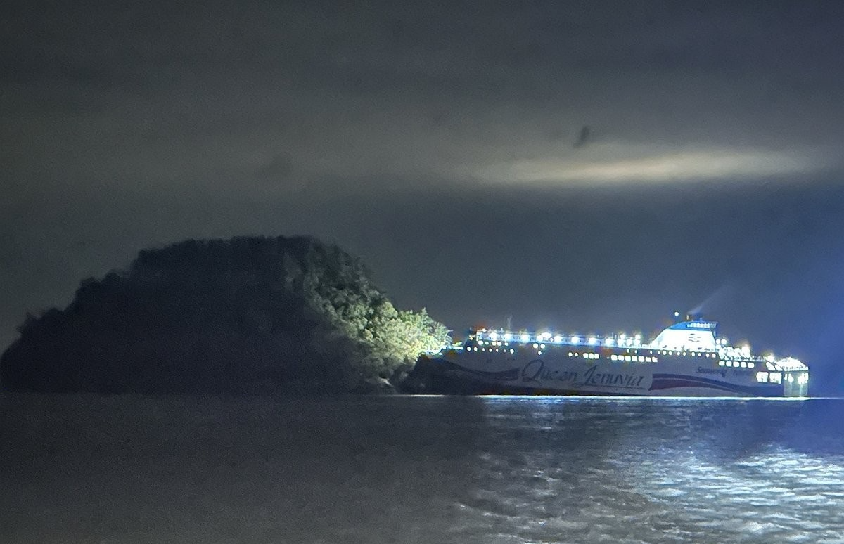 신안 장산도 해상서 좌초된 대형 여객선(사진=연합뉴스)