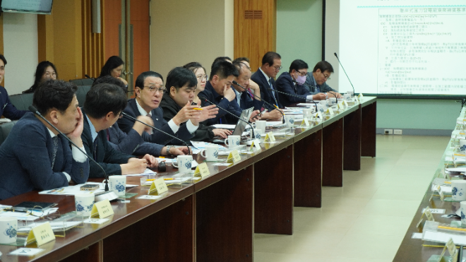 노동진 수협중앙회장(왼쪽 네 번째)이 지난 20일, 타이베이 중정구에 위치한 대만 어업서(수산청)에서 대만 해상풍력 및 수산업 현안에 대해 의견을 나누고 있다.(사진=수협중앙회)