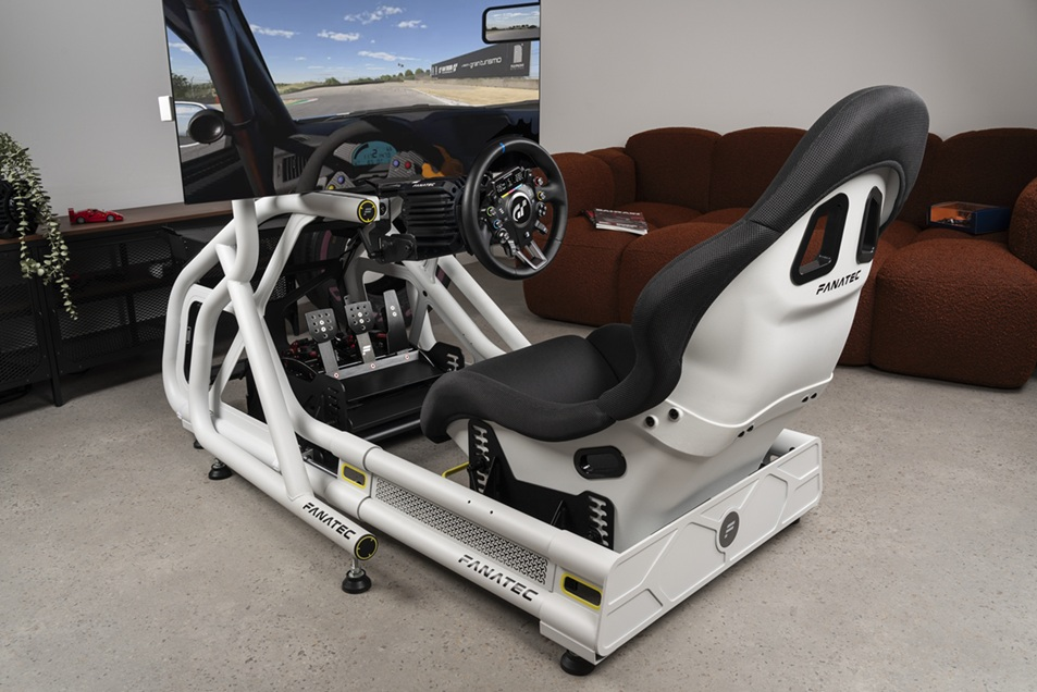 커세어, 파나텍 레이싱 기기 연말 할인 행사 개최