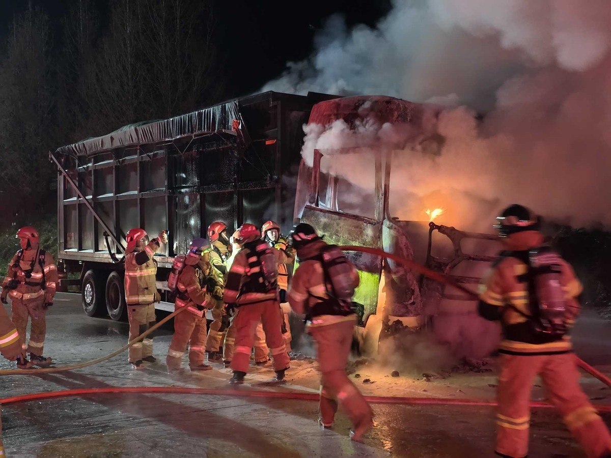 횡성휴게소 화물차 화재 현장(사진=연합뉴스)