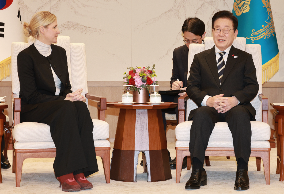 커스티 코번트리 IOC 위원장 접견하는 이재명 대통령(사진=연합뉴스)