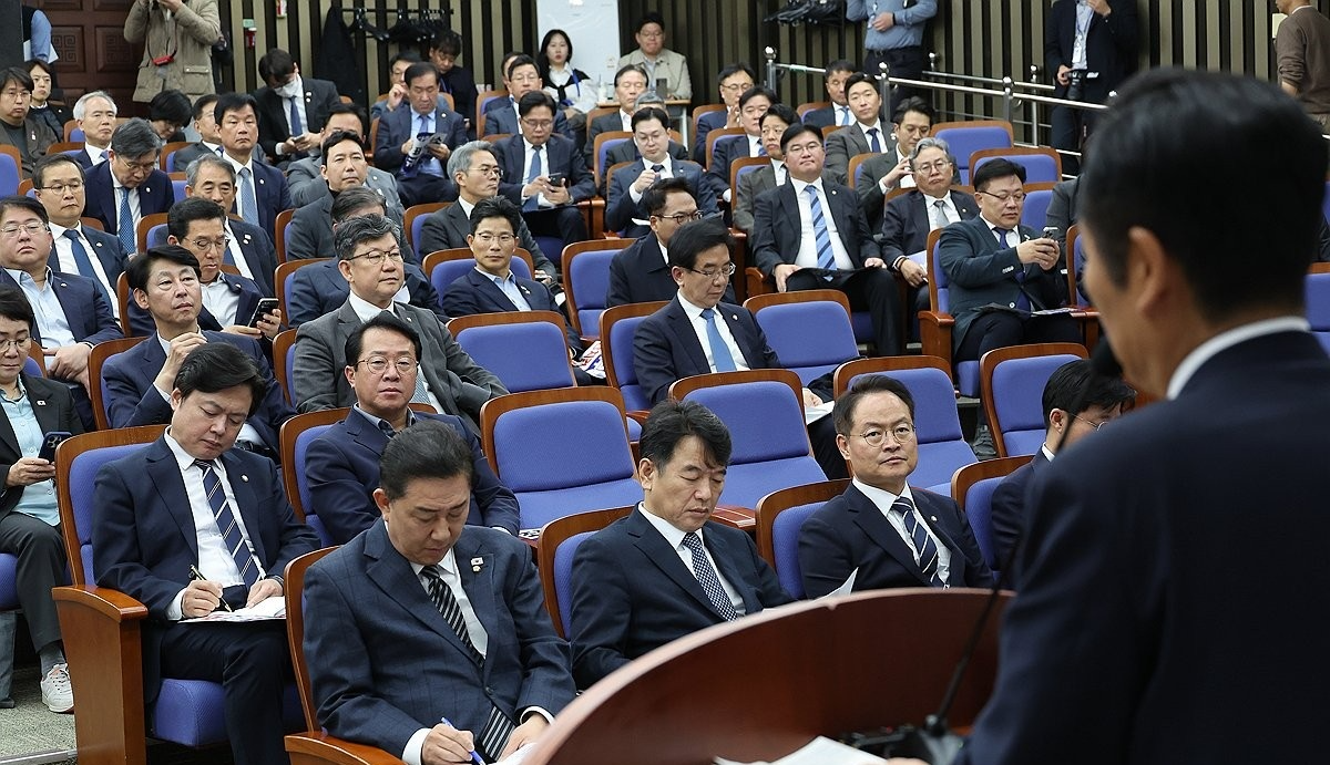 더불어민주당 의총서 발언하는 정청래 대표(사진=연합뉴스)