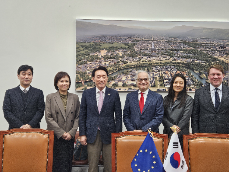 김석기 (왼쪽부터 세번째) 외교통일위원장 (사진=국회)