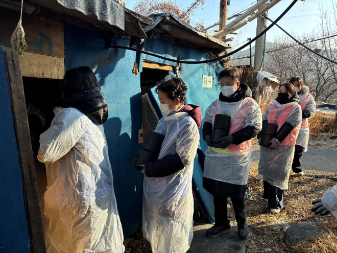 자생한방병원, 소외이웃에 ‘사랑의 연탄 나눔’ 실천