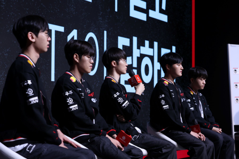 스틸시리즈, T1 리그 오브 레전드 팀 우승 기념 팬미팅 성료