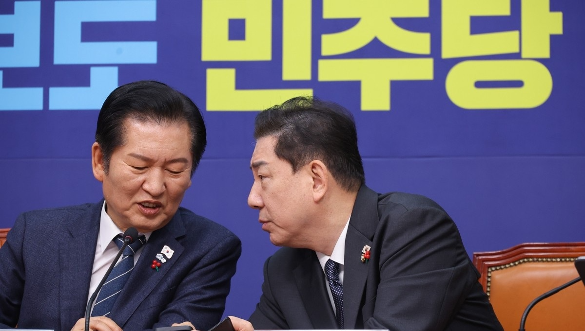 대화하는 정청래와 김병기(사진=연합뉴스)