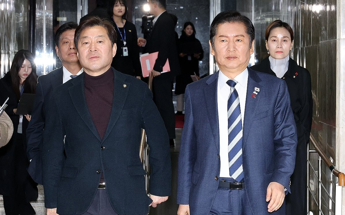 본회의 앞두고 열린 민주당 비공개 의원총회에 참석하는 정청래 대표(사진=연합뉴스)