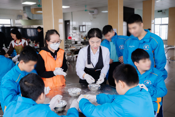 한화비전, 아워홈과 베트남 시각장애아동 시설 후원