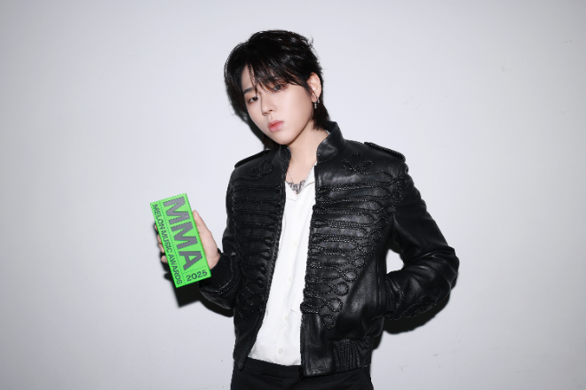 ZICO wears McQueen 이미지. (사진=맥퀸)