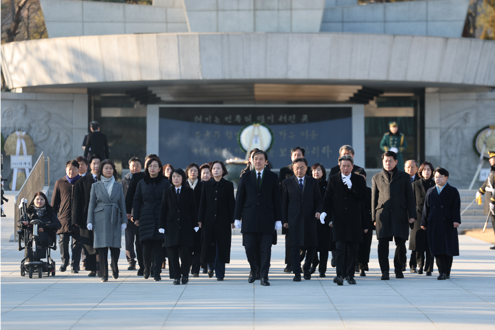 현충탑 참배 조국혁신당 지도부(사진=연합뉴스)