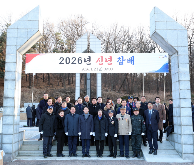김진경 경기도의회 의장, 새해 맞아 현충탑 참배 / 경기도의회
