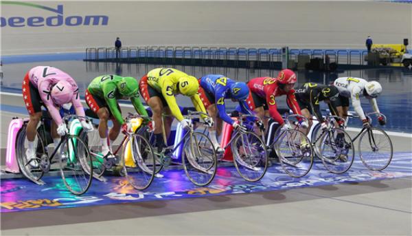 특선급 선수들이 경주를 시작하기 위해 출발대 위에 서있다.(사진=국민체육진흥공단)