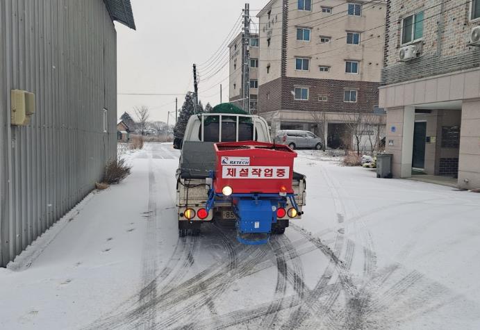 충주시, 신속한 제설작업으로 시민 안전 확보