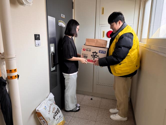 위기청소년후원품전달