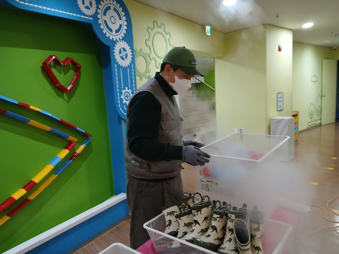 실내 스팀 소독 모습 / 인천시교육청