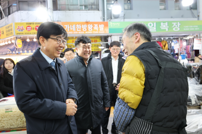 소진공 인태연 이사장, 취임 후 첫 행보로 대전 중앙시장활성화구역 방문