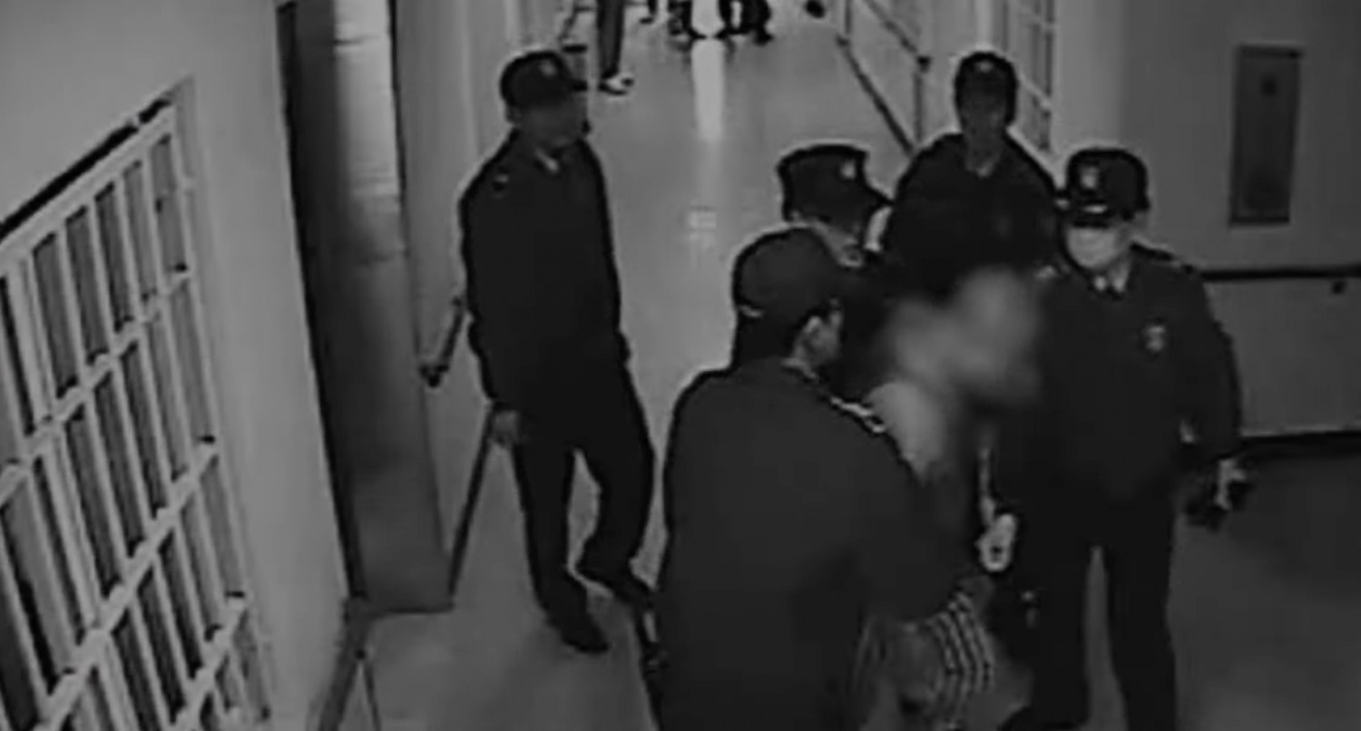 이공주 상지대 교수(2025) 연구에 따르면 수용자의 고소권 남용이 교정공무원의 형사절차 강제 편입과 심리적 압박으로 이어지는 것으로 나타났다. 연구진은 "무분별한 고소가 수사력 낭비를 초래하고 공무집행을 위축시킨다"며 "진정전치주의 도입과 국선변호인 지원 등 예방책과 사후보호 장치를 동시에 마련해야 한다"고 강조했다. / 사진출처= 유튜브 '교정본부TV' 홍보영상 중 캡처