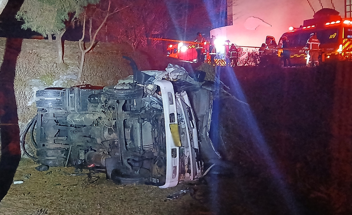 전도된 탱크로리 차량(사진=연합뉴스)