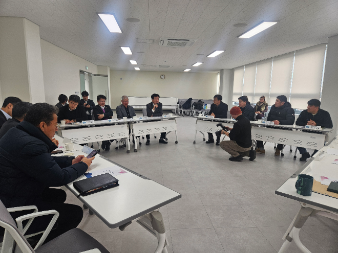 한우산업 발전을 위한 도-자조금회 협력사업 추진 방안 회의 모습 / 경기도