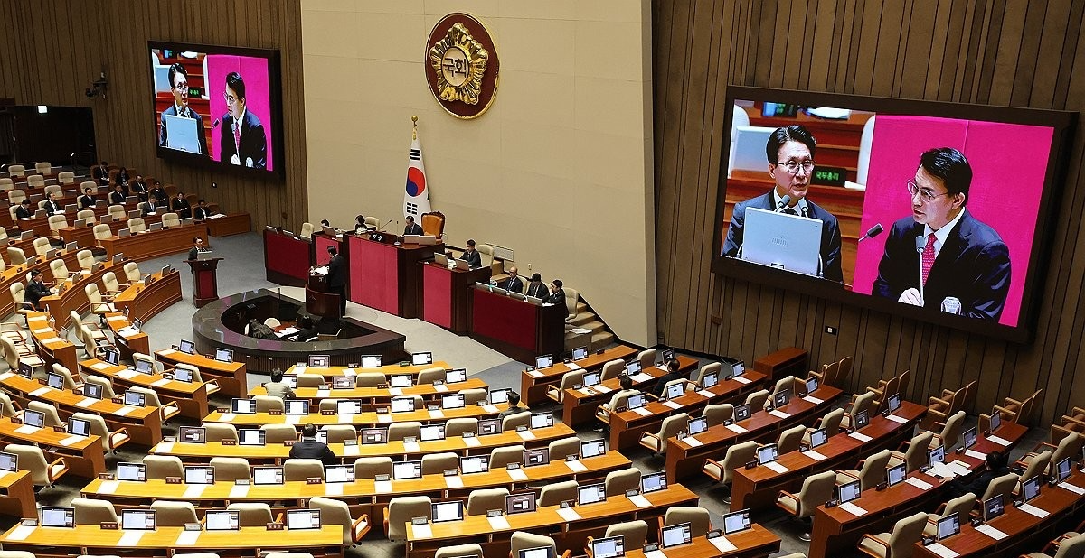 윤상현 의원 대정부질문 답변하는 김민석 국무총리(사진=연합뉴스)