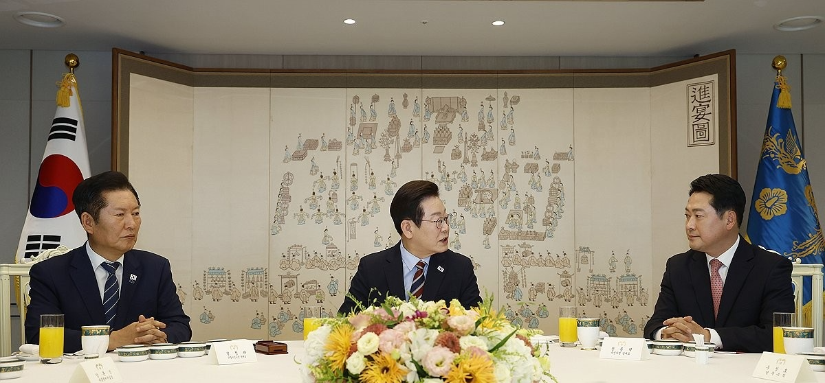 지난해 이재명 대통령과 여야 지도부 회동(사진=연합뉴스)