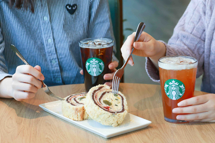 스타벅스, 빵 전문점 '투떰즈업'과 협업해 '맘모롤' 출시