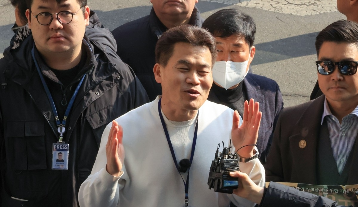 경찰 조사에 앞서 기자회견 하는 전한길 씨(사진=연합뉴스)