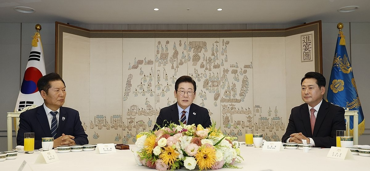 지난해 이재명 대통령과 여야 지도부 회동(사진=연합뉴스)