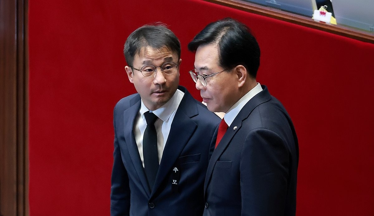 대화하는 양당 원내대표(사진=연합뉴스)