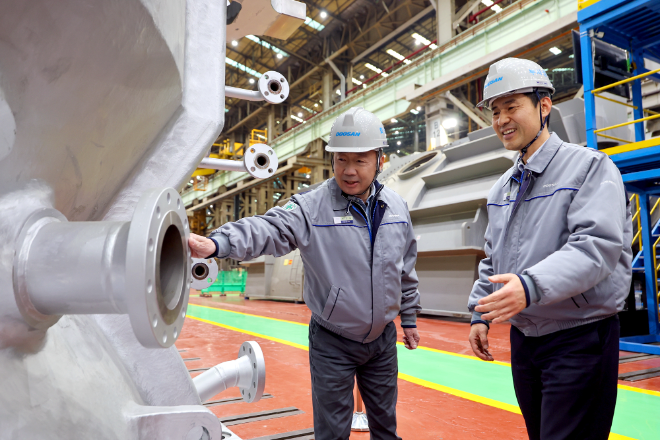 박정원 두산 회장, 잇따른 현장경영…주요 사업장 일일이 살피며 성장에 박차