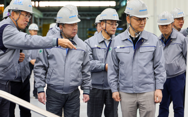 박정원 두산 회장, 잇따른 현장경영…주요 사업장 일일이 살피며 성장에 박차