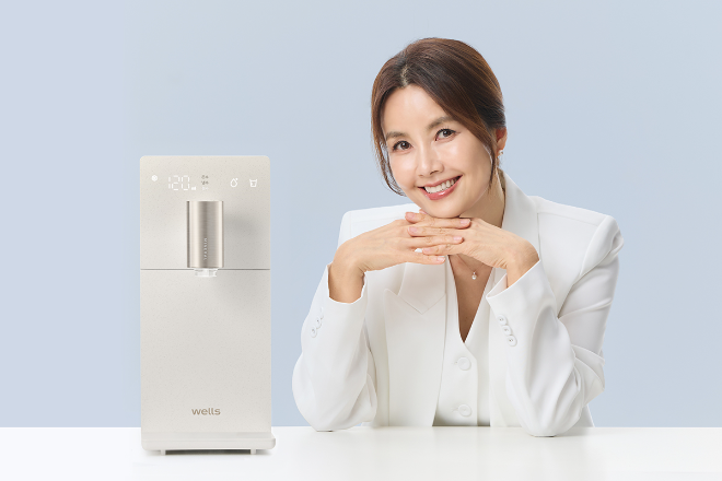 교원 웰스(Wells), 브랜드 앰배서더로 신애라 발탁... 웰니스 이미지 강화