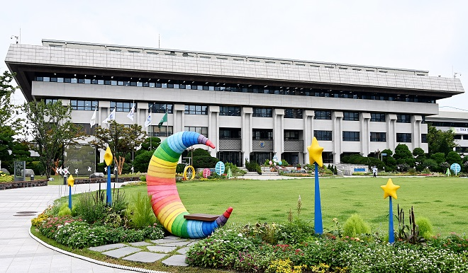 인천시청 본관 앞 전경