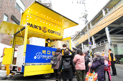 더본코리아, 설 맞아 독거 어르신 500명에 음료·간식 전달