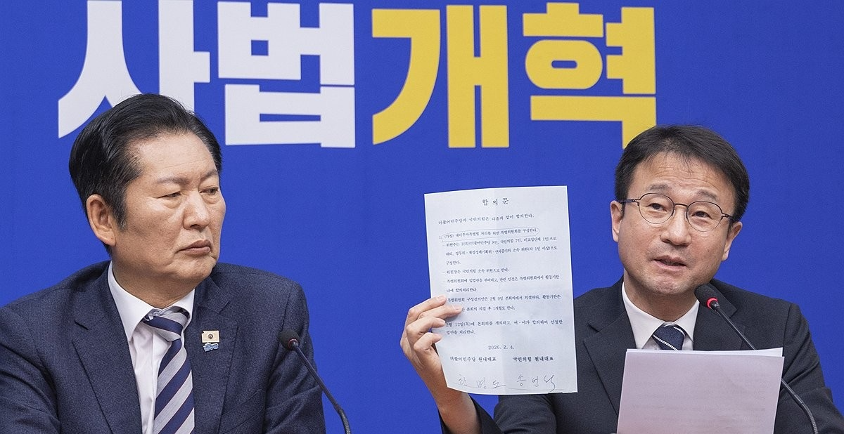 대미투자특별법 특위 합의문 들고 국민의힘 비판하는 한병도 원내대표(사진=연합뉴스)