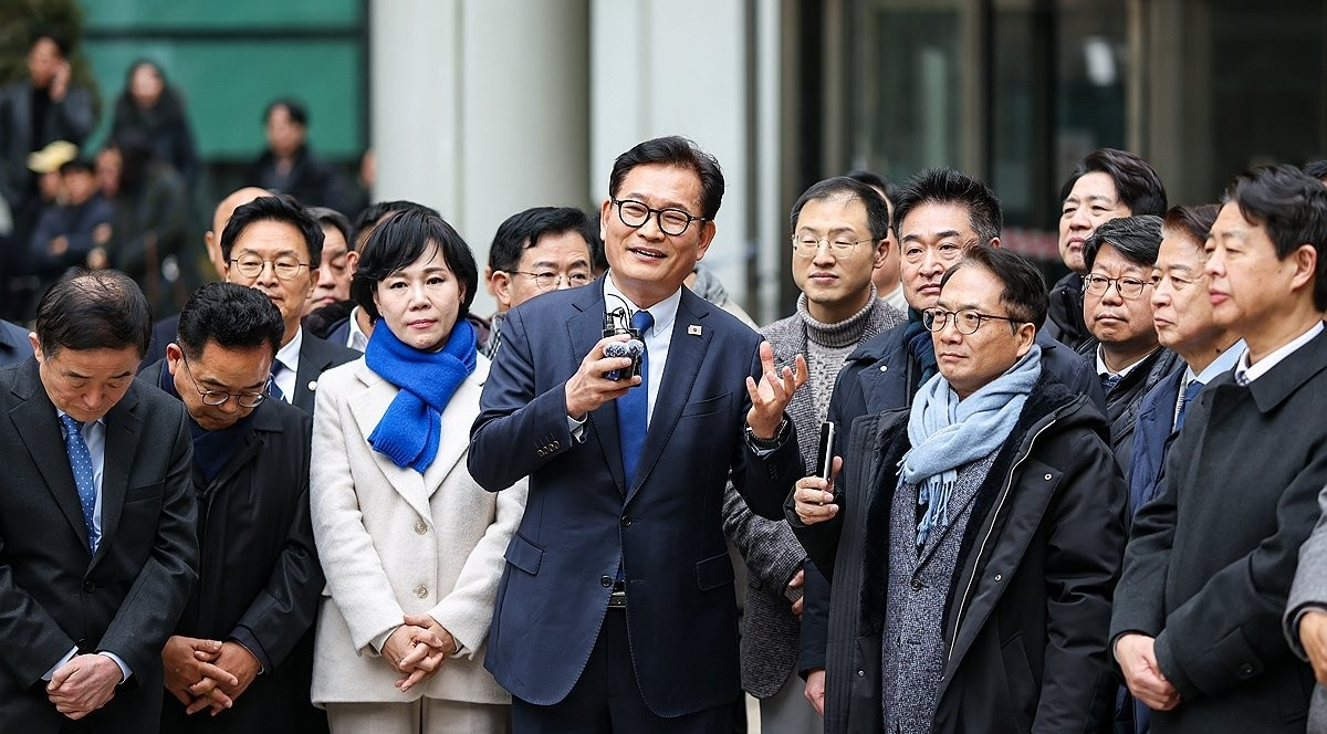소나무당 송영길 대표가 '돈봉투 의혹' 항소심 무죄 선고 후 입장을 밝히고 있다.(사진=연합뉴스)