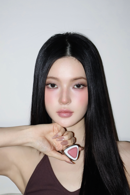 누그레이 '세모 탭 립앤치크', 올리브영 입점